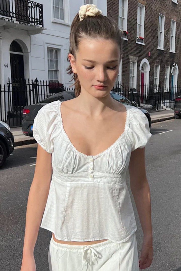 Brandy Melville blair top 女裝 上衣 襯衫 Carousell
