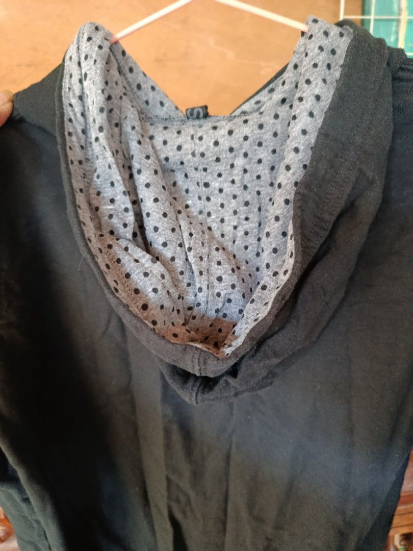 BSX HOODIE (Category: Babies & Kids Fashion) located in San Pedro. Submitted by abieboink (Listing ID 1382975670, Image 3). Description: 12- 14 y.o. decluttering needs cleaning/ washing *color may slightly be different due to lighting. this is a pre-loved item so please manage your expectations. thank you! ❤.