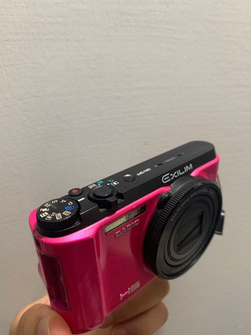 由 qx2000.co (刊登 ID 1382912150，圖片 2) 提交，位於 台北市 (Taipei) 的 Casio EX ZR1200 ccd數位相機 卡西歐 自拍翻轉屏 冷白皮 小紅書 ccd (類別：相機)，說明：稀有的卡西歐自拍螢幕相機 外觀漂亮 稍有使用痕跡 功能全部正常~~ 螢幕有點暗角、鏡頭小髒污不影響出片！ 附一顆原廠電池 其餘配件自備或加購 匯款店到店，售出不退。