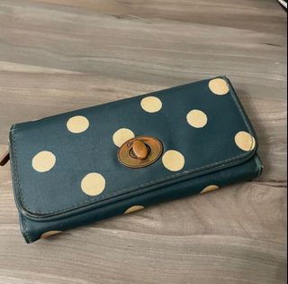 (Category: ) located in . Submitted by andreasclothes (Listing ID 1383026429, Image 1). Description: .