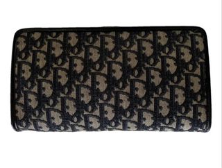 (Category: ) located in . Submitted by cece_my_closet (Listing ID 1383068819, Image 1). Description: .