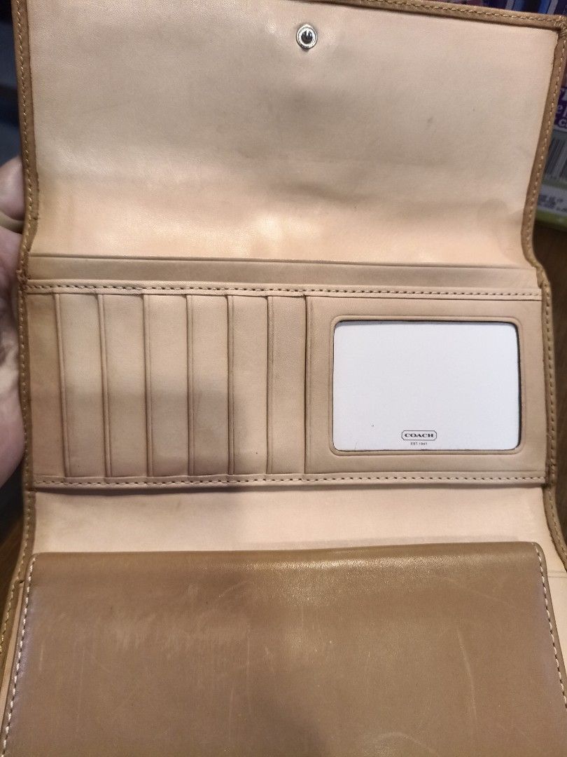 Coach Vintage Soho Trifold wallet (Category: Luxury Bags & Wallets) located in Quezon City. Submitted by newmoon.db1adb (Listing ID 1382986267, Image 2). Description: Coach Vintage Soho Trifold Wallet From USA Gcash payment SF c/o Buyer Thanks po..