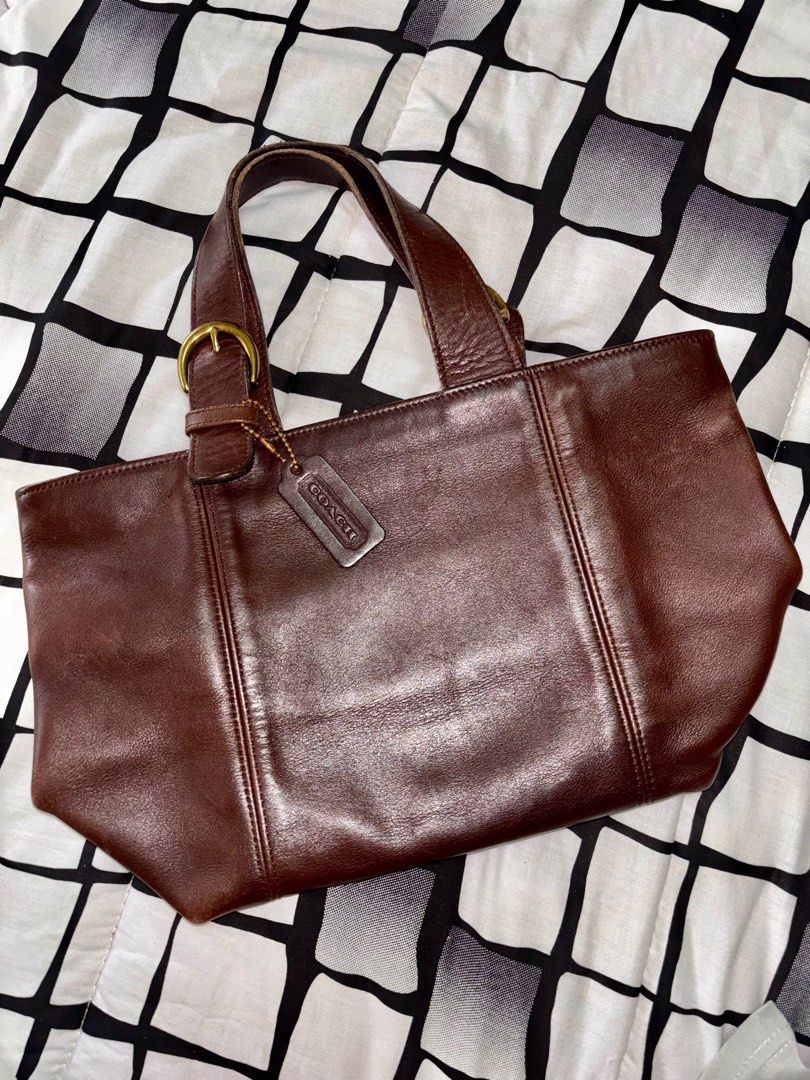 Coach Vintage Waverly Bag (Category: Luxury Bags & Wallets) located in Manila. Submitted by nikashoppe (Listing ID 1382945879, Image 1). Description: - comes with a hangtag! - see pics for flaw - vintage coach waverly handbag in mahogany!.