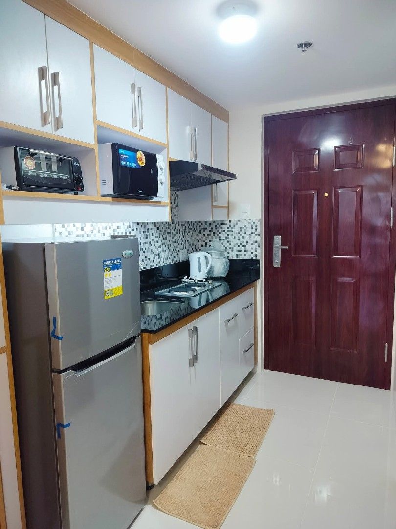 Condo Unit - Taguig (Category: Community) located in Taguig. Submitted by feb1303 (Listing ID 1382897151, Image 2). Description: FOR RENT - Available Now! - 1 Bedroom Unit at Ridgewood Premier Condominium with Balcony Address: C5 North Bound, Ususan Taguig - Opposite McKinley Hill, walking distance to Venice Mall, BGC, SM Aura, Market Market, StLukes, International Schools, Korean Embassy, etc. - 15 to 20 mins to Airport - Fully Functional - Full