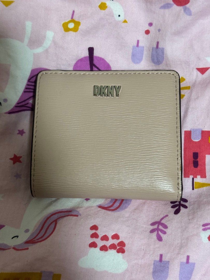 DKNY Bifold Wallet (Category: Wallets & Card holders) located in Quezon City. Submitted by kmaeb (Listing ID 1383059741, Image 1). Description: Flaws found inside (seen in pics) Authentic .
