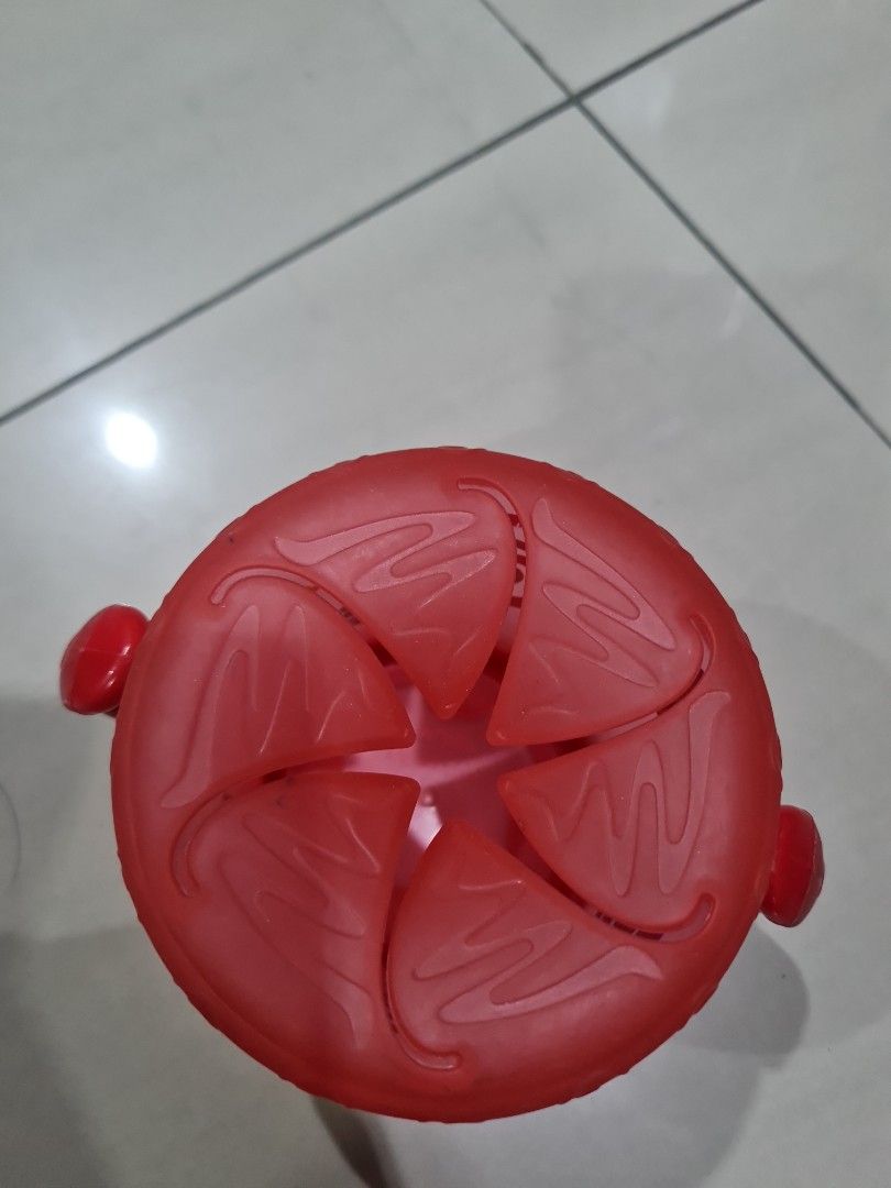 Eating cup (Category: Weaning & Toddler Feeding) located in Batu Caves. Submitted by tina092195 (Listing ID 1382932571, Image 2). Description: .