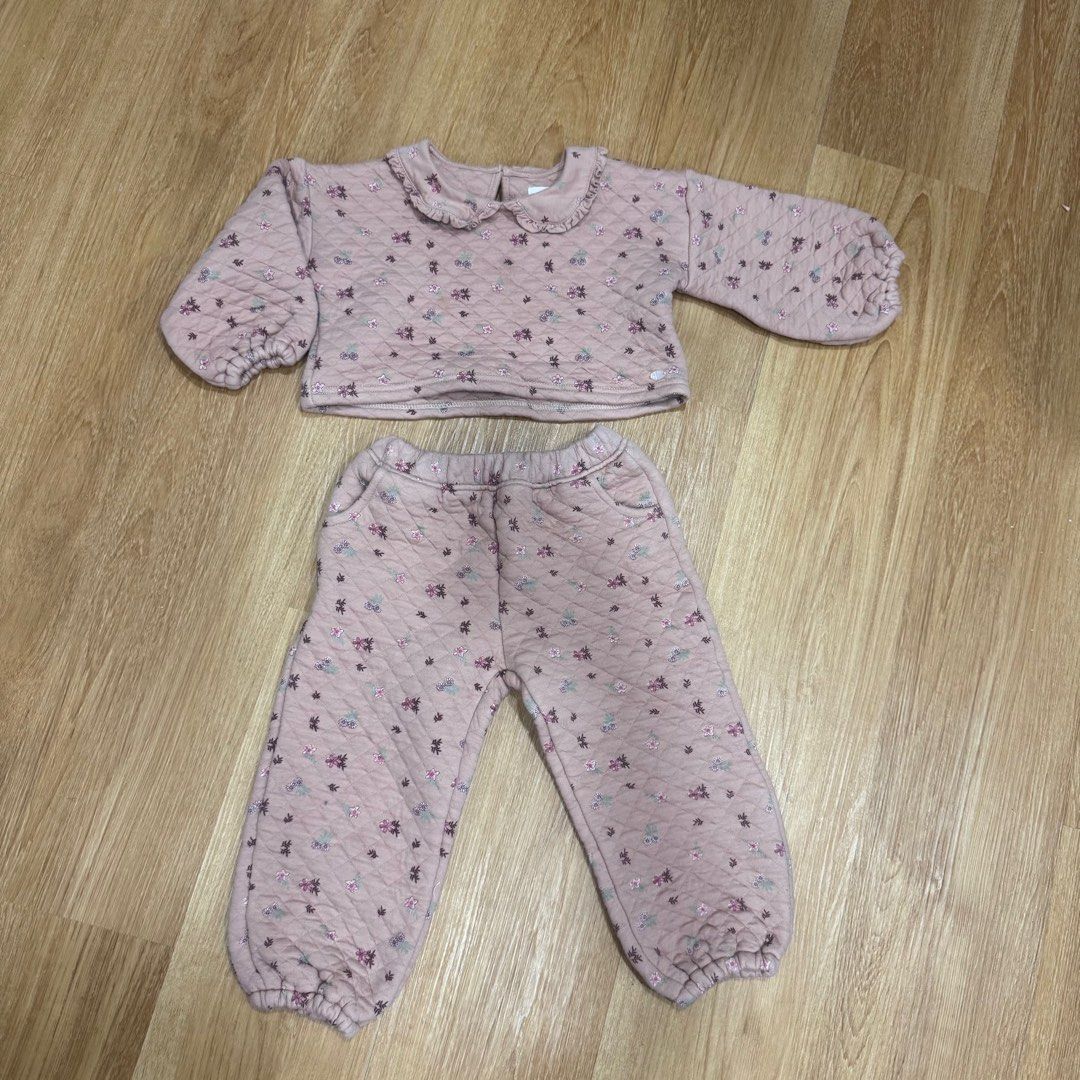 Eligo Quilted Sweatshirt and Pants Set (Category: Babies & Kids Fashion) located in Shah Alam. Submitted by the_arthara (Listing ID 1382901700, Image 1). Description: A smart look for your girl, this ensemble is complete with a long-sleeved sweatshirt and matching track pants. The quilted pattern on both pieces along with the prints heightens the overall look of the set. Offering comfort and ease, the set is a must-have for your girl. Size 3-4y .