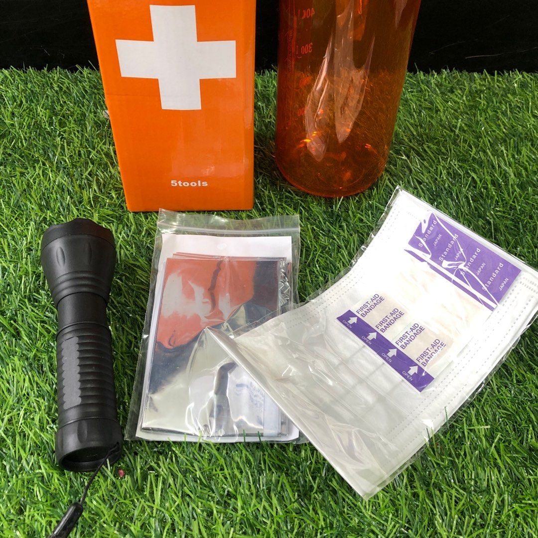 EMERGENCY BOTTLE KIT - JAPAN (Category: Water Bottles & Tumblers) located in Manila. Submitted by djsbrandedcollection (Listing ID 1382967915, Image 2). Description: 5 in 1 EMERGENCY BOTTLE KIT ✅600ml water bottle ✅Light ✅Aluminum Sheet ✅Mask ✅Bandage.