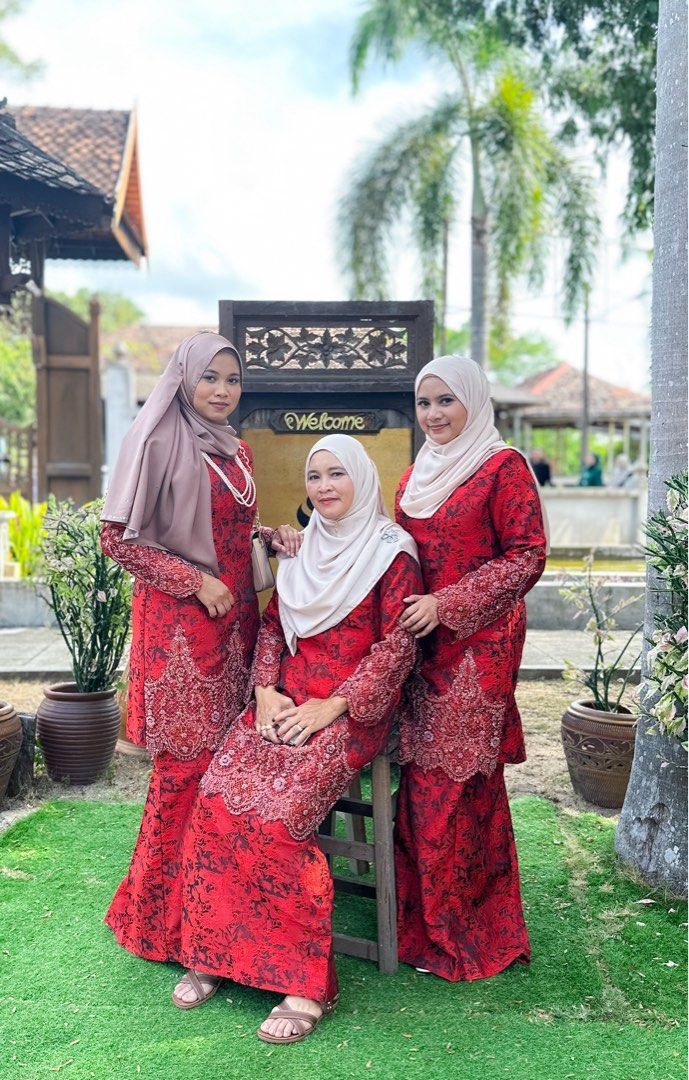 Eszzibrahim (Category: Baju Kurung & sets) located in Pasir Gudang. Submitted by mira522 (Listing ID 1382994049, Image 3). Description: pkai raya jer skali.. baju boleh oter m to l.