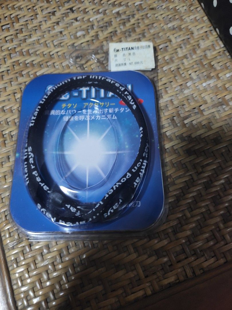 由 zxz1959 (刊登 ID 1383051633，圖片 1) 提交，位於 台中市 (Taichung) 的 Eve-TITAN 黑色 負離子鈦項圈 (類別：按摩紓緩用品)，說明：。