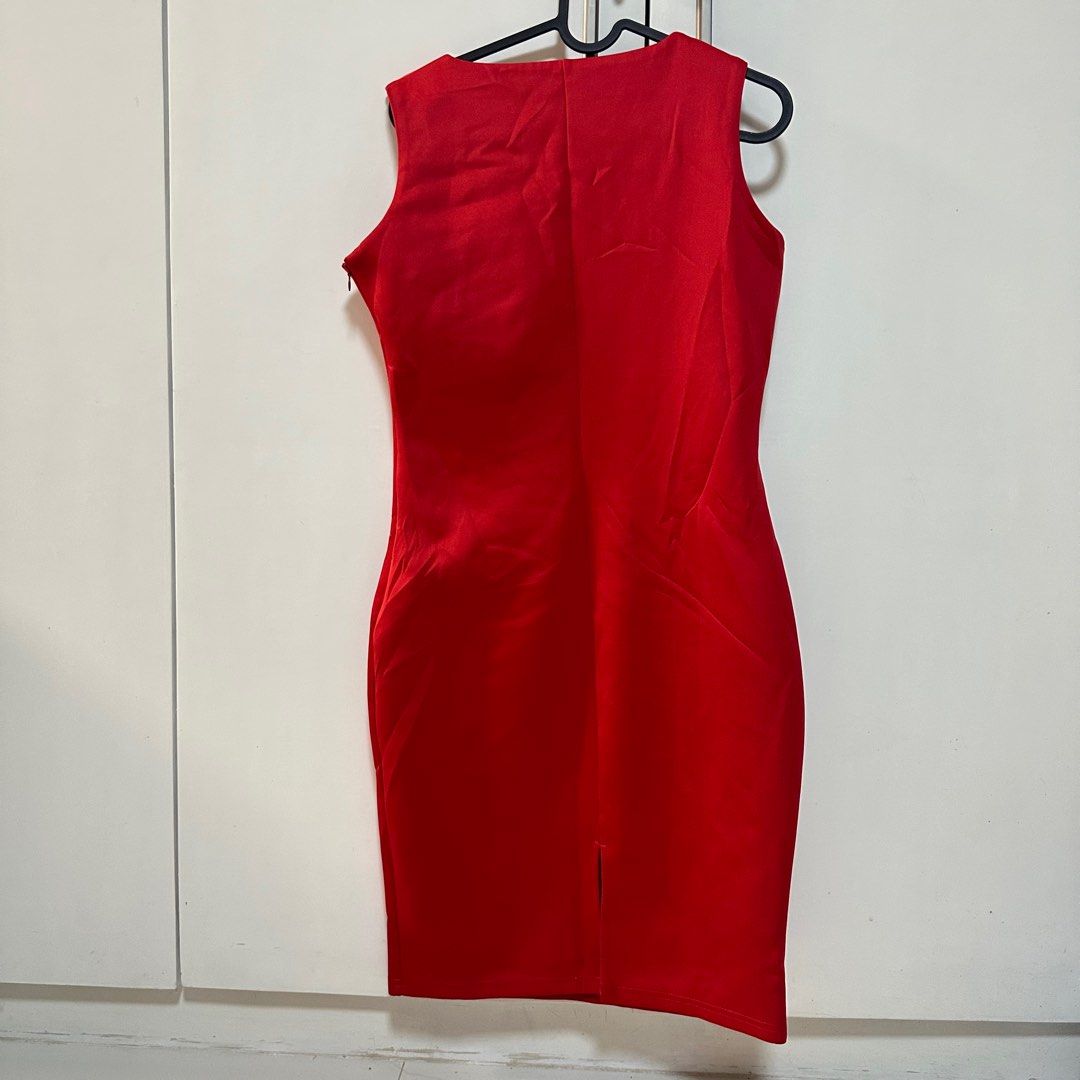 Formal red dress (Category: Dresses) located in Antipolo. Submitted by woozisruby (Listing ID 1383017725, Image 2). Description: Need washing since matagal na tambak.