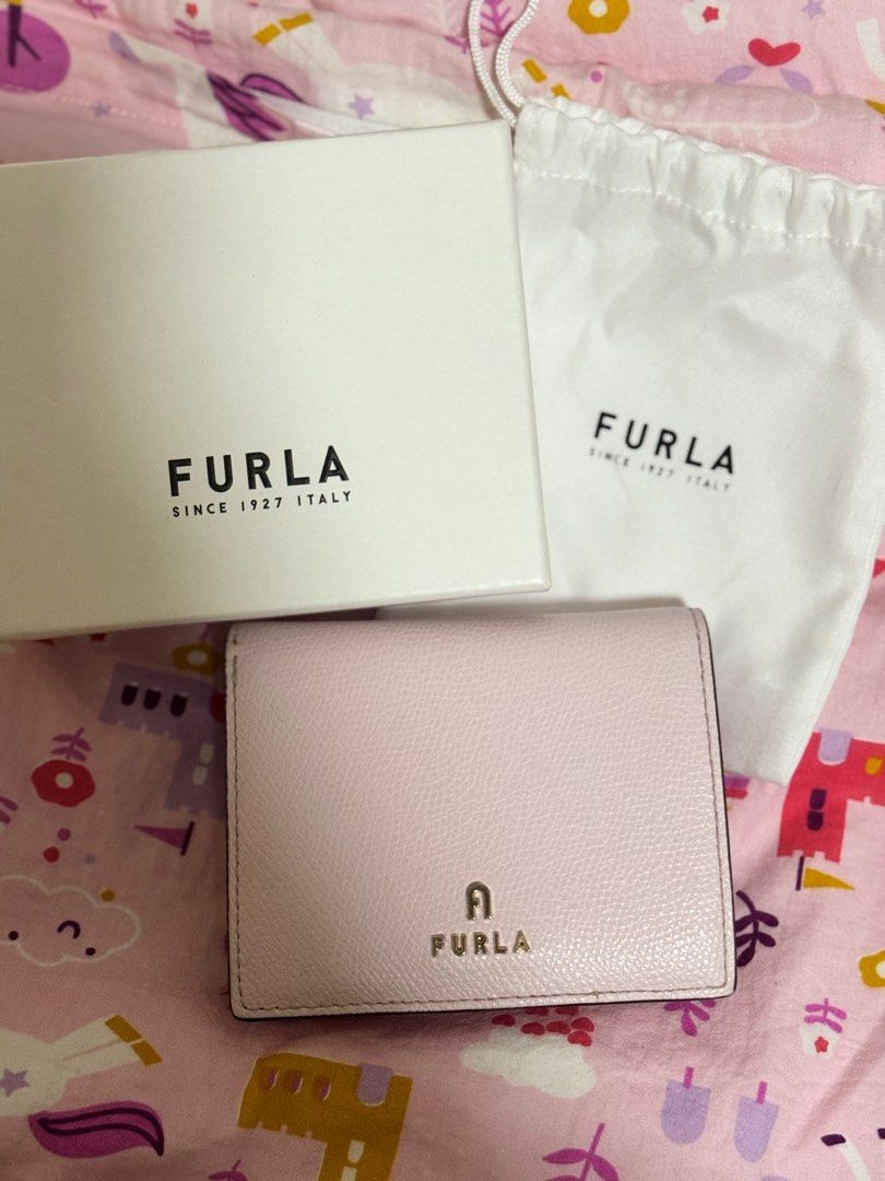 Furla Camelia Compact Wallet (Pink) (Category: Luxury Bags & Wallets) located in Quezon City. Submitted by kmaeb (Listing ID 1383059964, Image 1). Description: Flaws found outside of the wallet (stitching) Authentic with box and dust bag SRP: 9k+ .