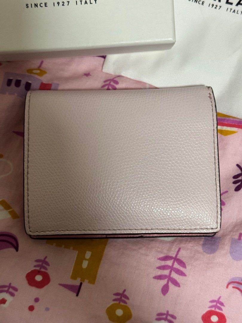 Furla Camelia Compact Wallet (Pink) (Category: Luxury Bags & Wallets) located in Quezon City. Submitted by kmaeb (Listing ID 1383059964, Image 3). Description: Flaws found outside of the wallet (stitching) Authentic with box and dust bag SRP: 9k+ .