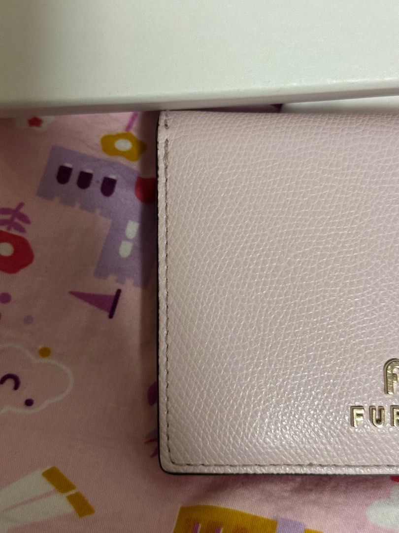 Furla Camelia Compact Wallet (Pink) (Category: Luxury Bags & Wallets) located in Quezon City. Submitted by kmaeb (Listing ID 1383059964, Image 2). Description: Flaws found outside of the wallet (stitching) Authentic with box and dust bag SRP: 9k+ .