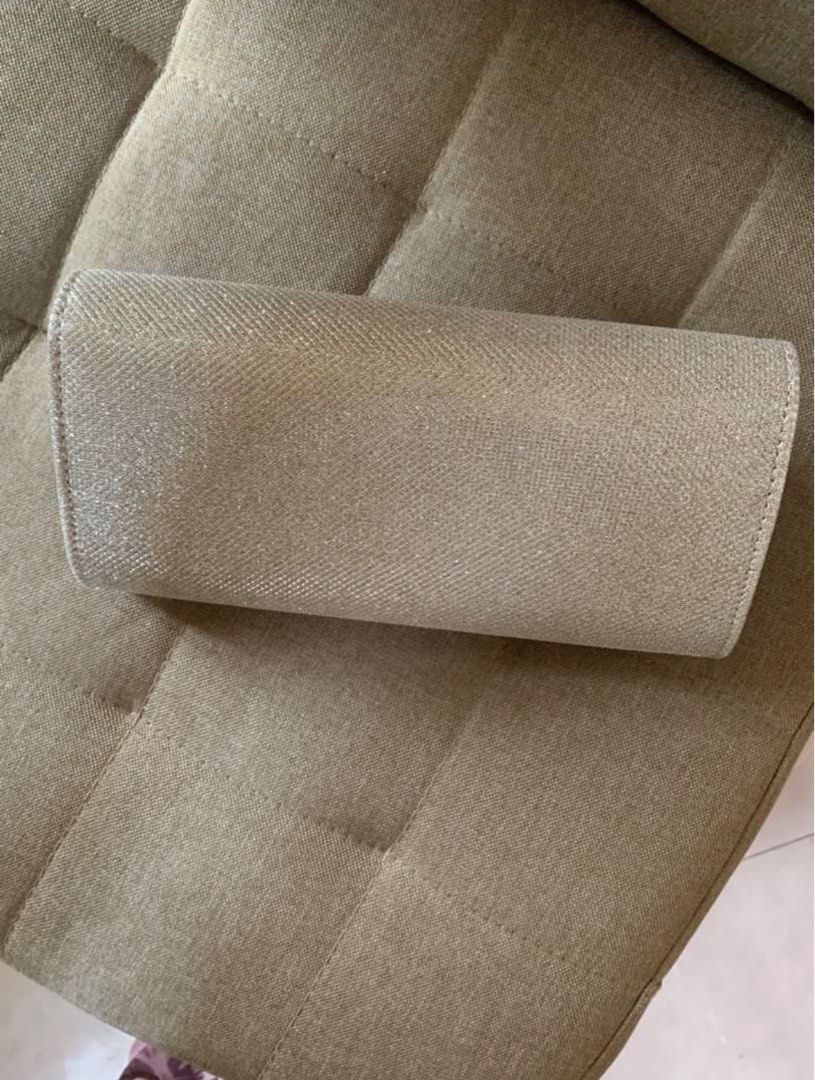 Gold Structured Evening Party Clutch Bag (Category: Clutches) located in Tarlac. Submitted by nevercursed (Listing ID 1382953982, Image 3). Description: 📌 Additional Fee/s: + Shipping Fee 💳 MOP: GCash 📦 MOD: J&T.