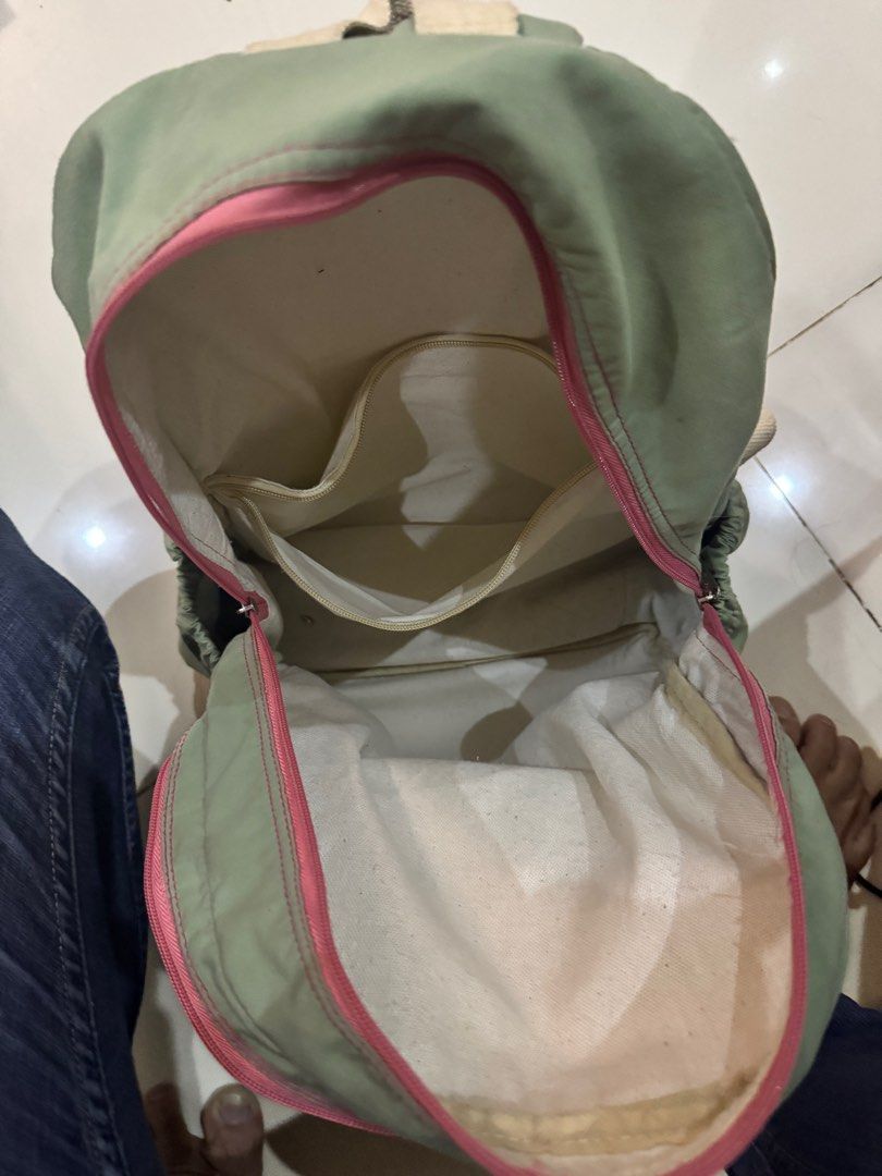 Heartstring (Category: Backpacks) located in Manila. Submitted by cxtespejo (Listing ID 1383044490, Image 3). Description: Heartstring bagpack Medium.