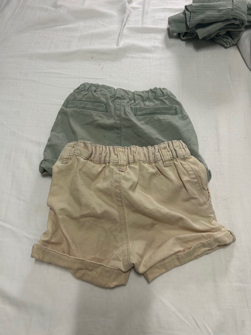 H&M Infant Chino Shorts (Category: Babies & Kids Fashion) located in Klang. Submitted by apri120315 (Listing ID 1382993471, Image 2). Description: Can be adjustable Price for both.
