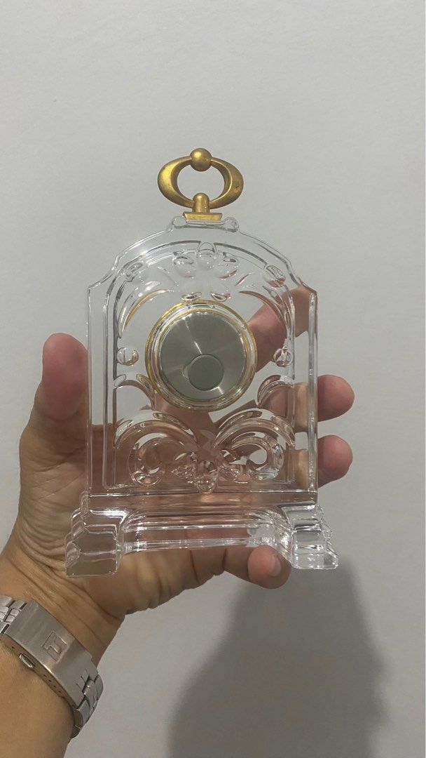 HOYA Nice Luxury Crystal Table Clock, Stylish, Delicate, Elegant (Category: Clocks) located in Muntinlupa City. Submitted by myprelovedcollectibles (Listing ID 1382919947, Image 3). Description: working.