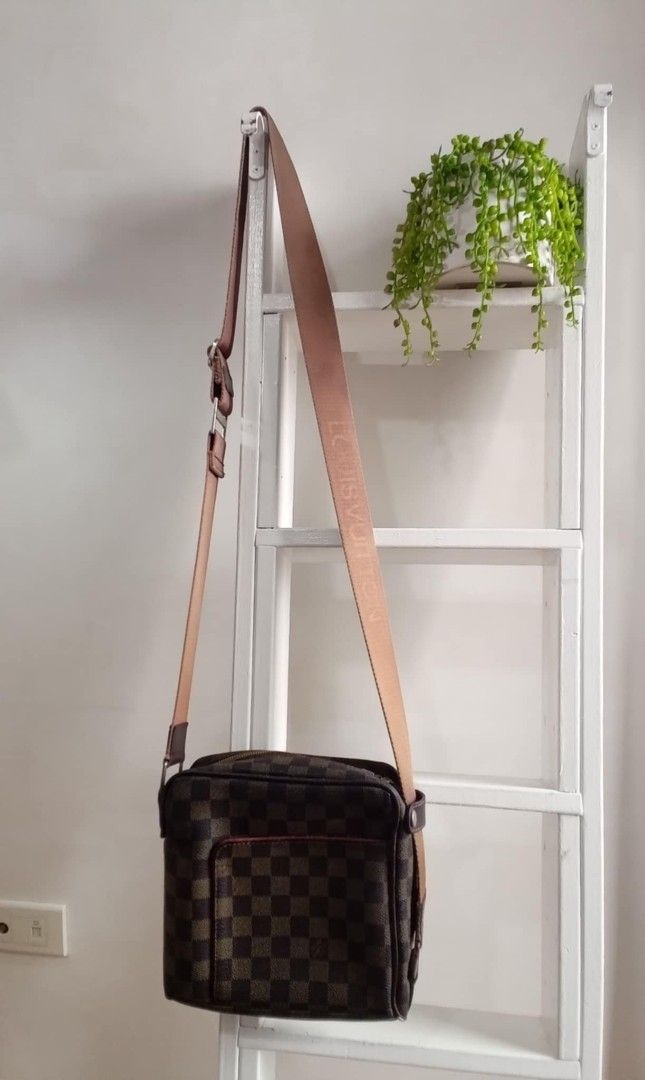Japan Loius Vuitton Men sling bag (Category: Luxury Bags & Wallets) located in Quezon City. Submitted by beccathrift (Listing ID 1382910128, Image 2). Description: Lv sling bag Japan Sourced 7/10 Condition Can pick up or lalamove Payment either Gcash to Metrobank or COD We do ship Nationwide via J&T Courier Dm me for inquiry.