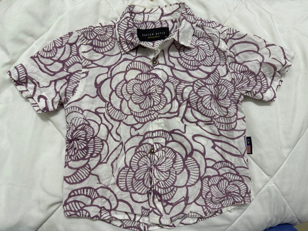 Kapten Batik Kids (Category: Babies & Kids Fashion) located in Klang. Submitted by ariffaamira (Listing ID 1383000492, Image 1). Description: Tag size S, fits 2y.