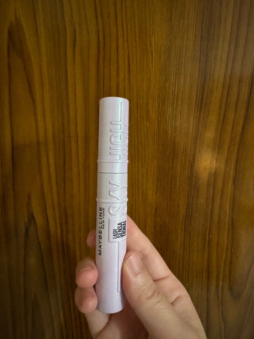 由 macy3072594585 (刊登 ID 1383044507，圖片 1) 提交，位於 台南市 (Tainan) 的 MAYBELLINE 媚比琳 飛天翹睫毛底膏 (類別：眼部彩妝、保養)，說明：只打開用過一次 後來就因為偷懶沒用 幾乎全新！ 救救化妝桌～ 可議價！。