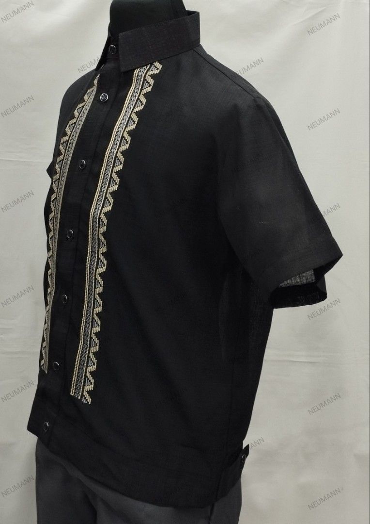 MEN OFFICE POLO JACK BARONG NEUMANN (Category: Tshirts & Polo Shirts ) located in Manila. Submitted by neumann_studioph (Listing ID 1382907676, Image 3). Description: MEN OFFICE POLO JACK BARONG NEUMANN FABRIC:JUSI LINEN COLOR: BLACK P 1,500 +200pesos pluz size (2XL-3XL) Size Available XS , S , M , L , XL , 2XL , 3XL Open for Bulk Order Open for lalamove (1st payment policy) Pm me for More Inquiry #Polobarong #polobarongmen #poloattire #polomens 