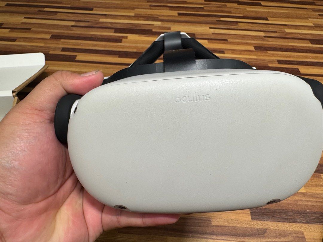 Meta Quest 2 (Category: Virtual Reality) located in Alor Setar. Submitted by ryuunosukemizan (Listing ID 1382977101, Image 3). Description: Meta Quest 2 Rm800 (nego sampai jadi) 1x Quest 2 Headset 1x Elite Strap for Head 1x Ear Rubber Cover for Sound Enhancement 2x Quest 2 Joystick 1x VR Cable 1x Box Barang macam dalam gambar. Ada kotak. Cuma kulit kotak dia hilang. Joystick kanan dh ditukar baru. Face cover strap baru Jualan terdesak nak pakai d