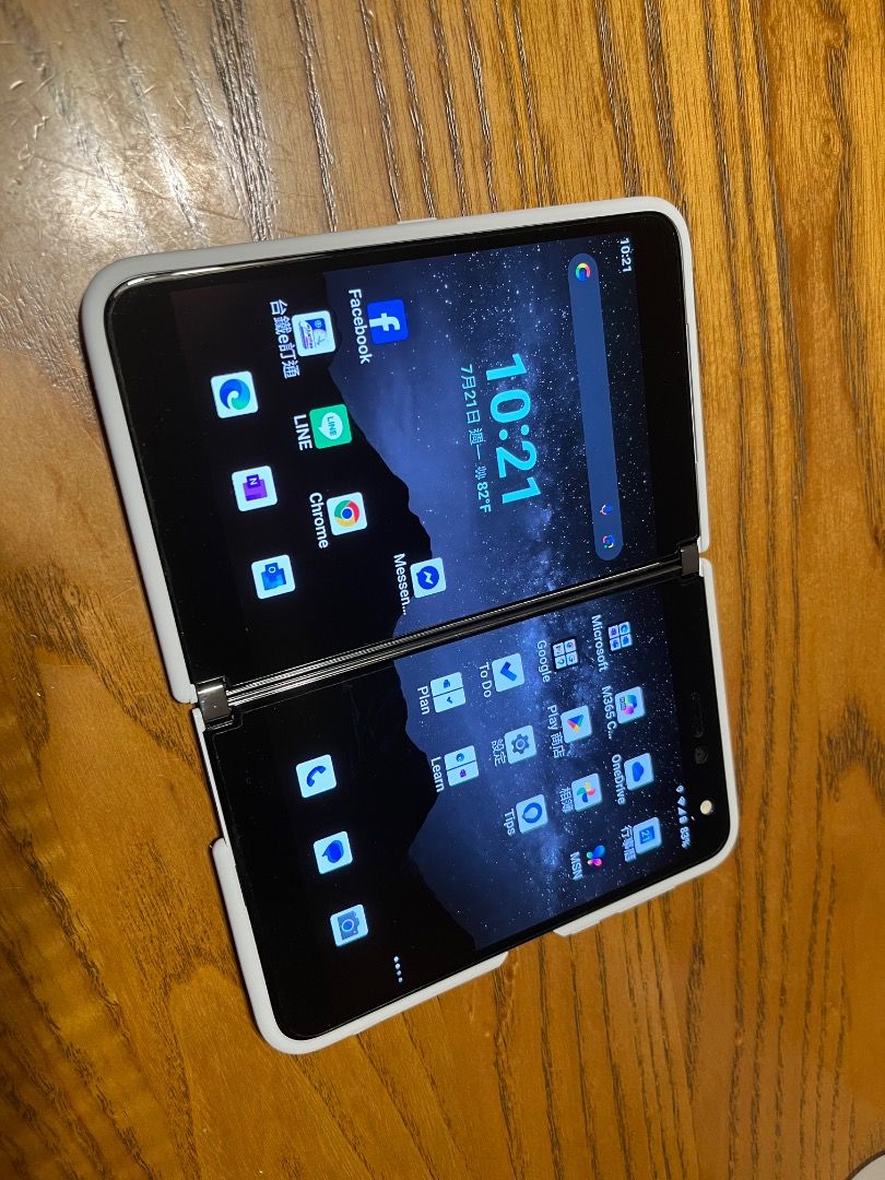 由 yunchiuli14883 (刊登 ID 1383030793，圖片 1) 提交，位於 台北市 (Taipei) 的 Microsoft surface duo (類別：Android 安卓其他)，說明：128gb AT&T 已解鎖。有貼保護貼，螢幕保護貼，9成5新。