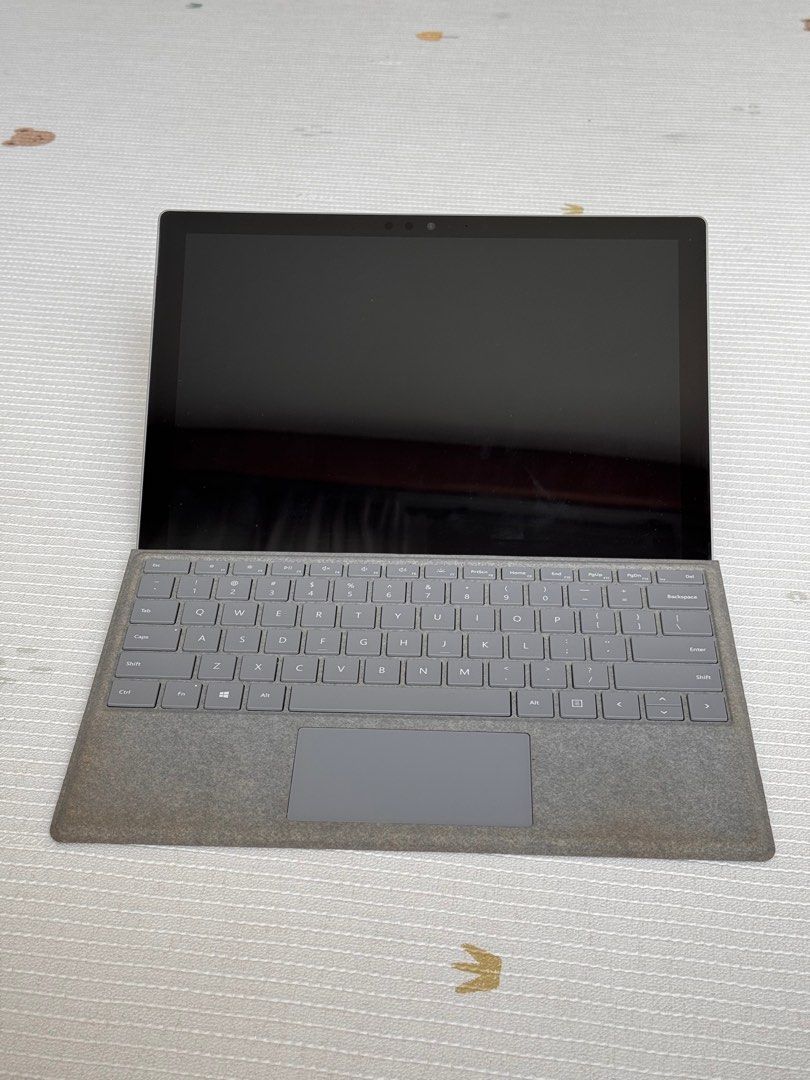 Microsoft Surface Pro 6 - i5, 8GB RAM 128gb63202122761217110