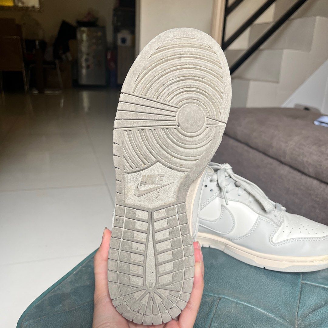 nike dunks (Category: Sneakers) located in San Pedro. Submitted by tinybubbless (Listing ID 1382933187, Image 2). Description: .