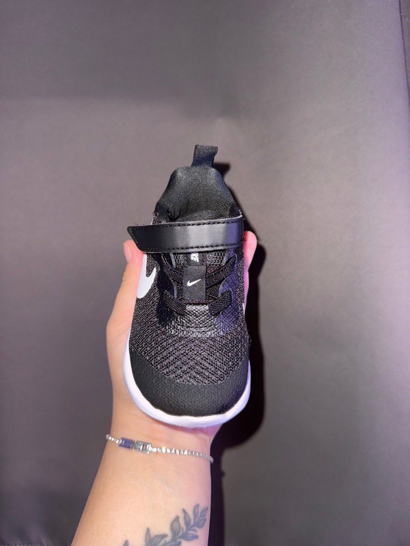 Nike Shoes for baby size 4C (Category: Babies & Kids Fashion) located in Dasmarinas. Submitted by cheetoes7 (Listing ID 1383067529, Image 2). Description: Brand new Di lang kasya sa baby ko. 4C size.