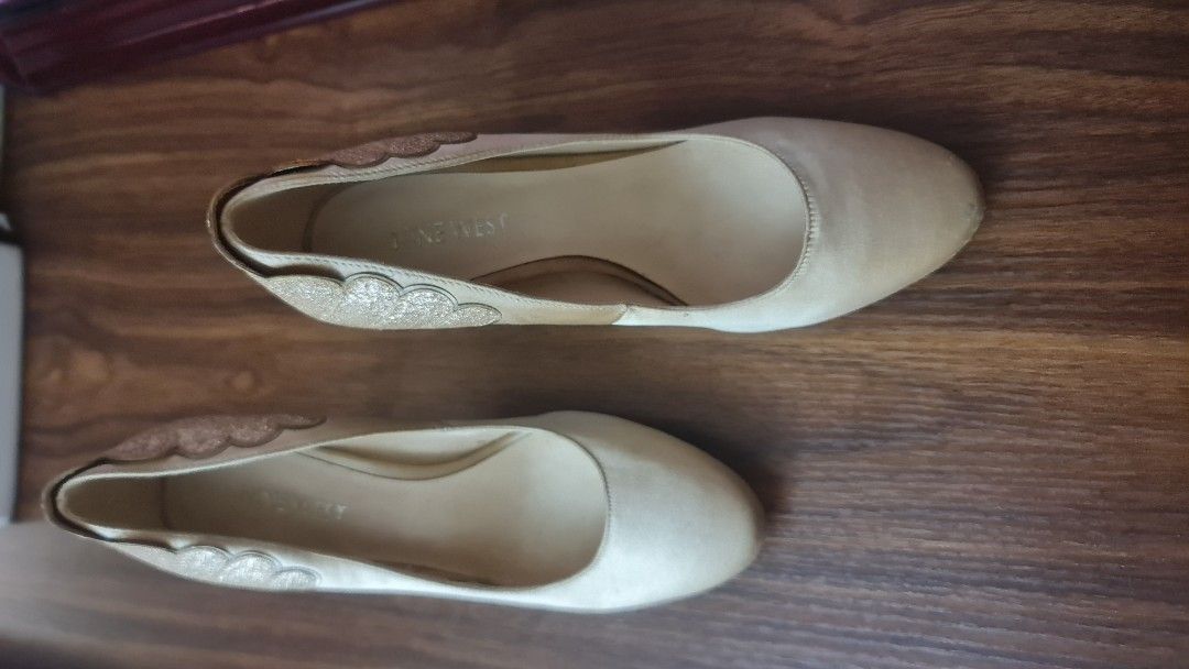 Nine West Gold 4-inch heels (Category: Heels) located in Quezon City. Submitted by Patrice_Shop (Listing ID 1383030929, Image 2). Description: Nine West Gold 4-inch heels (Fits Size 6-6.5). Insoles peeling. Php500. RFS: Moving Out. Location: QC. Contact: 09778145851.