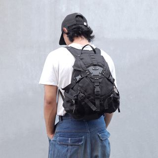 (Kategori: ) berada di . Dikirim oleh fewandfarbetween (ID iklan 1383065716, Gambar 1). Deskripsi: .