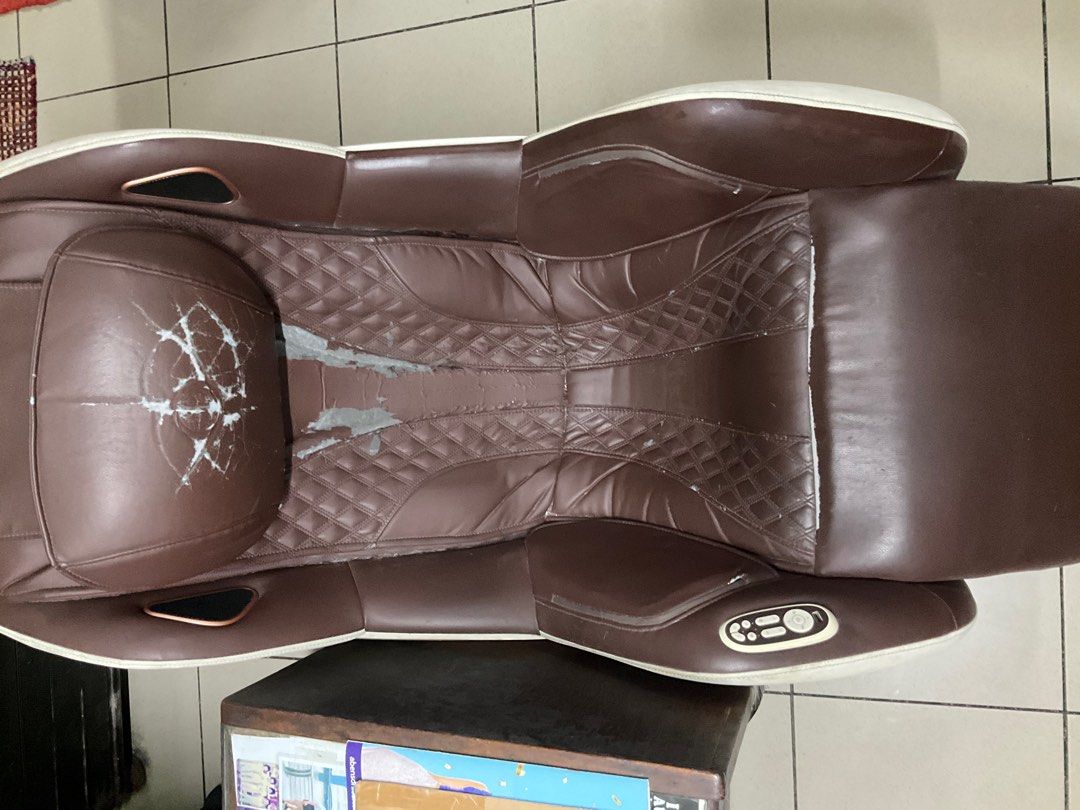Ogawa Massage Chair (Category: Massage Devices) located in Manila. Submitted by bcu62 (Listing ID 1382881274, Image 1). Description: Ogawa Massage Chair Product Specification Dimension (Upright) -101cm x 64cm x 100cm Weight - 43kg 6 Suite Massage Programs: Office Pro Relieves tightness in the lower back and waist from prolonged sitting and poor posture Sweet Dreams Scaled down massage intensity with cradle mode. Perfect combination to induce slee
