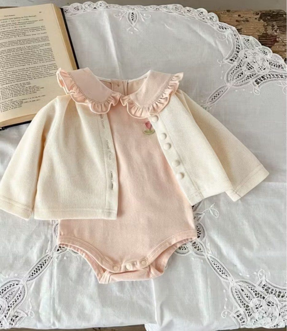 One set romper & cardigan (Kategori: Baju Bayi) berada di Tangerang. Dikirim oleh prlovedbytha (ID iklan 1383014126, Gambar 1). Deskripsi: No nego No defect Untuk 6-12 bulan ya.