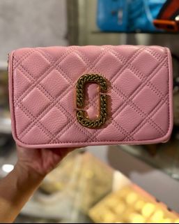 (Category: ) located in . Submitted by style_haven (Listing ID 1382922325, Image 1). Description: .