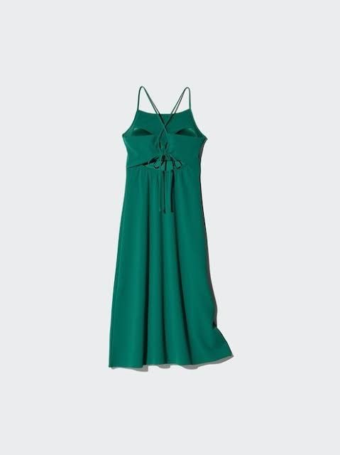 ORIGINAL UNIQLO DRESS (Category: Dresses) located in Mandaluyong City. Submitted by _monamourph (Listing ID 1383007251, Image 2). Description: Neverworn. SRP was 1 ,990. Super nice and padded nadin! :) No to lowballers pls. Great deal already hehe.