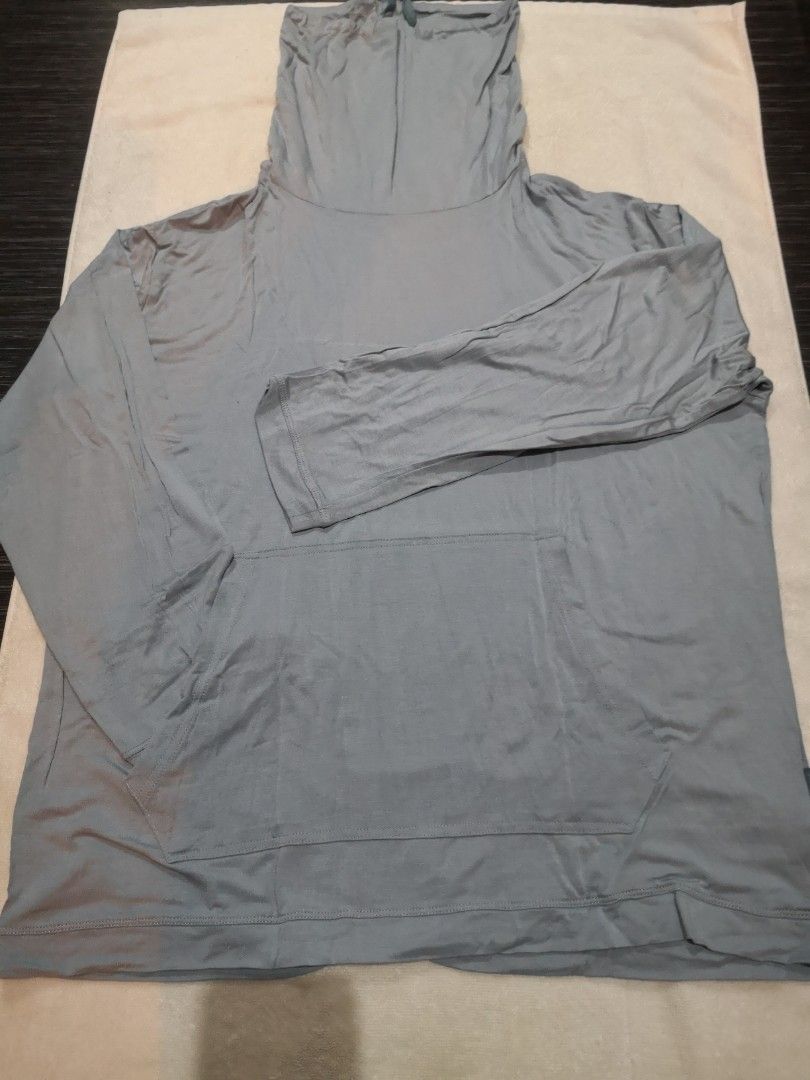 Pajamas Airline First Class sleepwear (Category: Luxury Apparel) located in Manila. Submitted by leo.7 (Listing ID 1382950483, Image 2). Description: Unisex S/M Luxurious loungewear Glorious and elegant From home to bed Hooded top with string, chest 23in with front pockets Bottom 30in-36in garter with string Light sea green New,, Never worn 😇 Tender and smooth to the skin *2 remain available GIFT COMES WITH TAKING THE PAIR 👍.