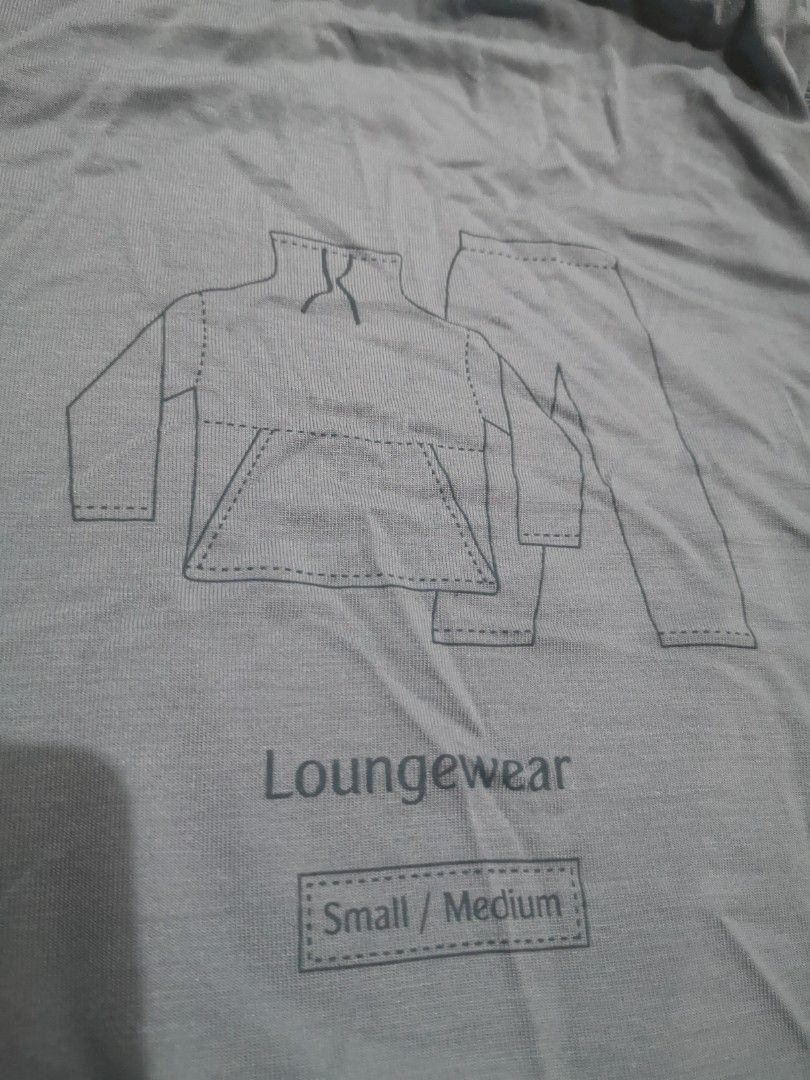 Pajamas Airline First Class sleepwear (Category: Luxury Apparel) located in Manila. Submitted by leo.7 (Listing ID 1382950483, Image 3). Description: Unisex S/M Luxurious loungewear Glorious and elegant From home to bed Hooded top with string, chest 23in with front pockets Bottom 30in-36in garter with string Light sea green New,, Never worn 😇 Tender and smooth to the skin *2 remain available GIFT COMES WITH TAKING THE PAIR 👍.
