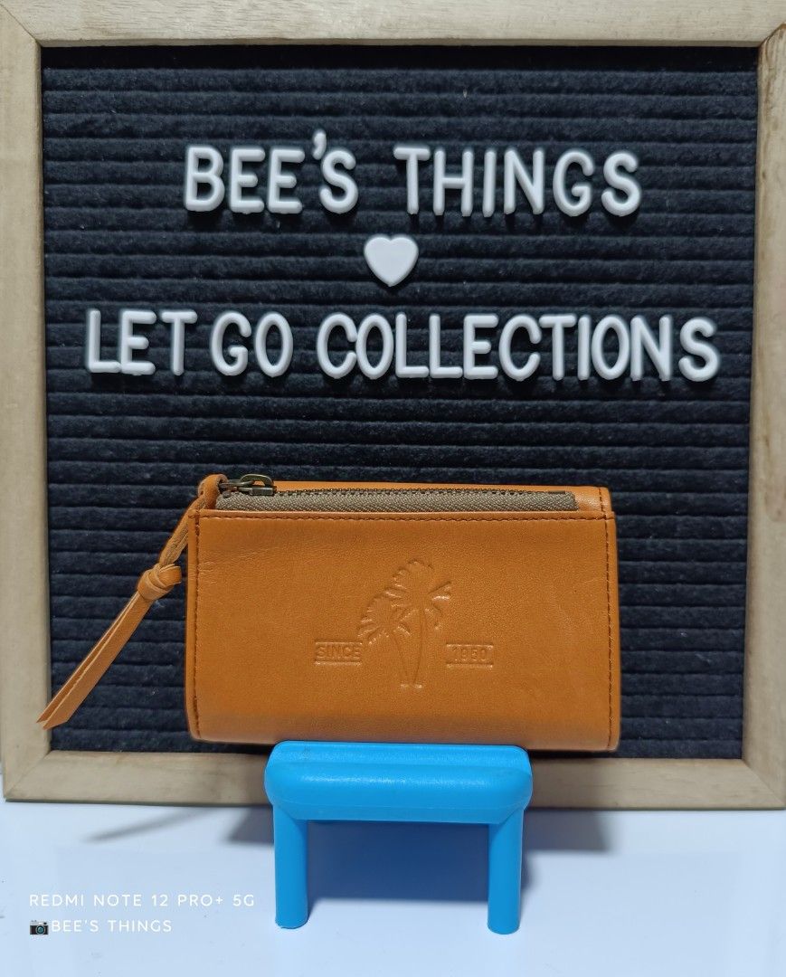 Peanuts Snoopy California Dream Leather Key Case (Category: Wallets & Card holders) located in Quezon City. Submitted by bee_sthings (Listing ID 1382879989, Image 2). Description: Brand new no original packaging no visible flaws as-is, wysiwyg manage your expectations please refrain from purchasing if you are sensitive to details gcash payment + SF via JNT.
