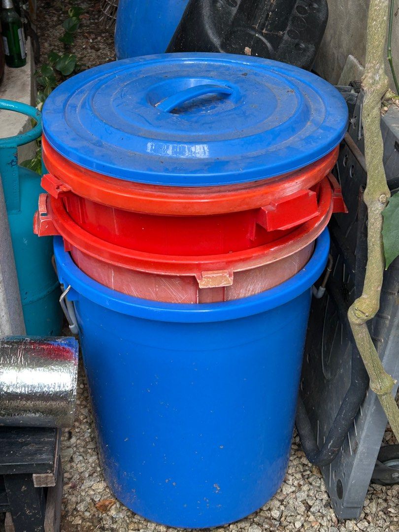 Plastics container65075097598083110