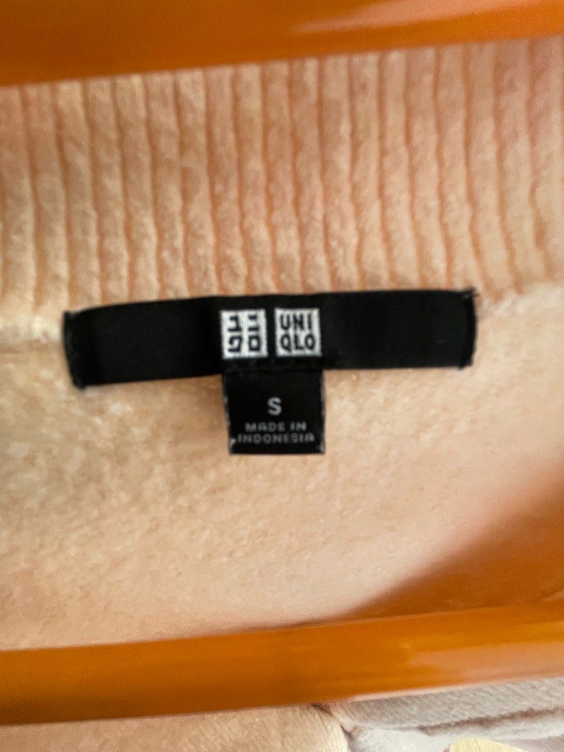 Pre-loved Uniqlo (Category: Coats, Jackets and Outerwear) located in Taguig. Submitted by ranunculus2021 (Listing ID 1382891707, Image 3). Description: Preloved Uniqlo Size : S Used : in 1 trip SF : to be arranged and shouldered by buyer 📍BGC, Taguig MOP : Gcash/Maya .