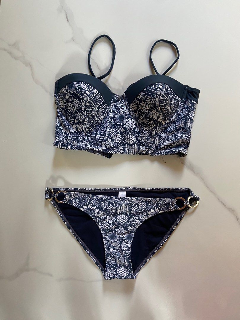 Printed Corset Bikini (Category: Bikinis & Swimsuits) located in Cebu City. Submitted by declutteringgstufff (Listing ID 1382978598, Image 1). Description: Size: XS-S, fits cup A-B RFS: Decluttering got lots of bikinis already SF: Starts at Php60 through J&T.
