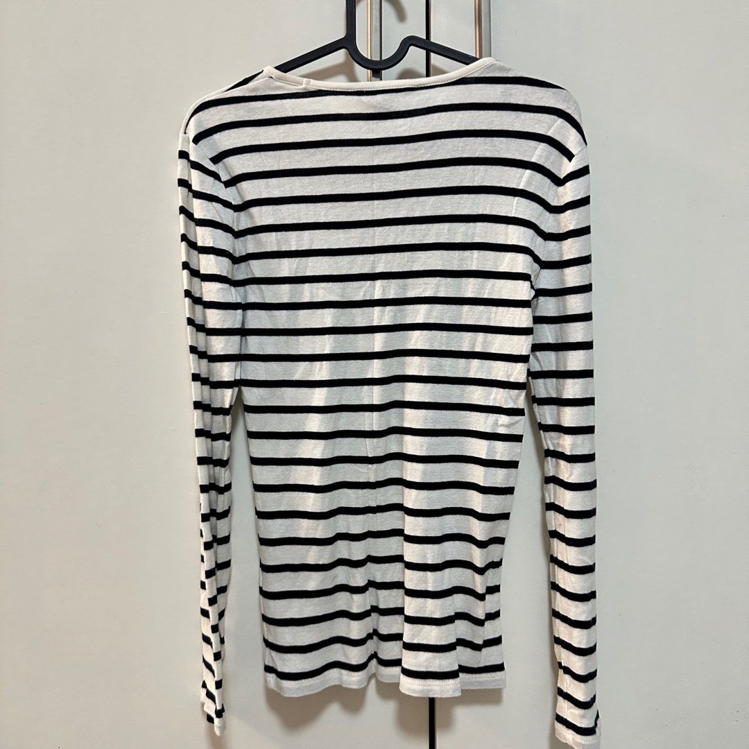 Ralph Lauren knitted top long sleeve (Category: Longsleeves) located in Antipolo. Submitted by woozisruby (Listing ID 1383003075, Image 2). Description: Need washing since matagal na tambak.