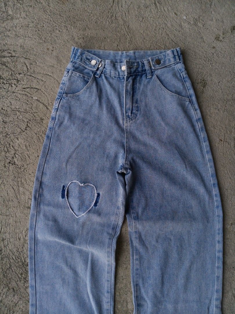 Random wide leg pants women (Category: Jeans) located in Calamba. Submitted by jsh.b (Listing ID 1382968069, Image 2). Description: Waist-26 Length-37 Leg opening-9.