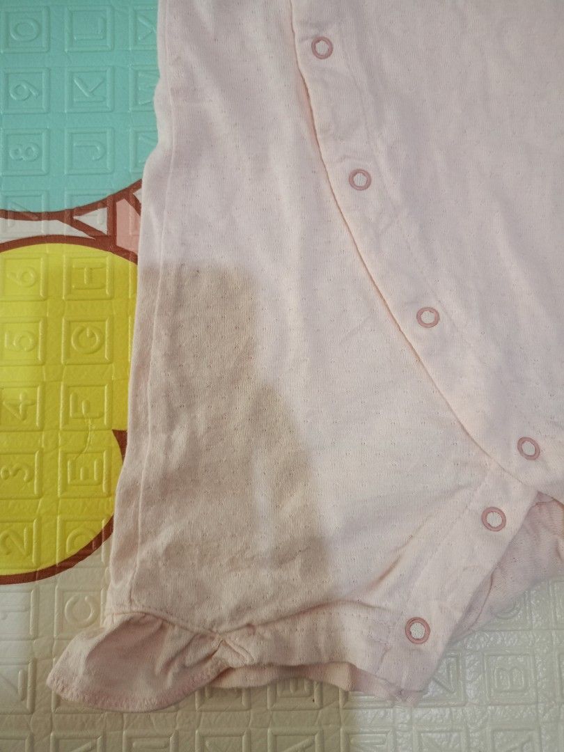 Romper (Kategori: Baju Bayi) berada di Pekanbaru. Dikirim oleh yaya___skincare (ID iklan 1383059264, Gambar 3). Deskripsi: tag 3-6bln.