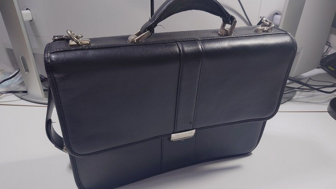 Samsonite Classic Leather Briefcase (Category: Luxury Bags & Wallets) located in Makati City. Submitted by ppomidyar (Listing ID 1383051881, Image 1). Description: very classic look. fits laptops. some visible wear and tear on handle and one side.