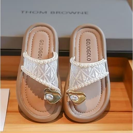 Sandal brukat mutiara sz 32 (Kategori: 4 hingga 7 tahun) berada di Jakarta Barat. Dikirim oleh GudangOnline (ID iklan 1382902571, Gambar 1). Deskripsi: Sandal brukat mutiara sz 32.