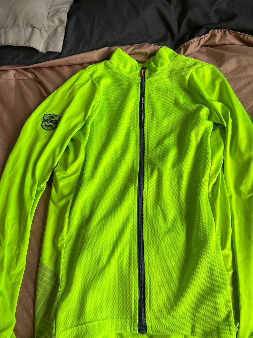 Santic Cycling Jersey (Category: Activewear) located in Marikina City. Submitted by mykonos944 (Listing ID 1382952366, Image 3). Description: Negotiable Small on Tag Like New Used only once Rfs: quit cycling.