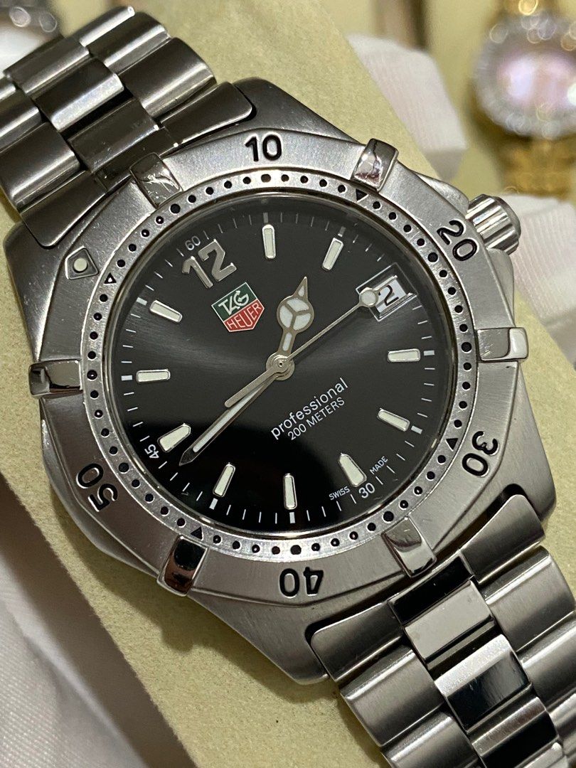 Tag Heuer Professional (Category: Luxury Watches) located in Baliuag. Submitted by clicksmileph (Listing ID 1382988954, Image 2). Description: TAG-HEUER Professional 200M 28,000 php Model number WK1110-0 Product name Professional 200M Movement Quartz Material SS Color Dial: Black Case width Approx. 38mm (excluding crown) Wrist size: Approx. 16.5cm Set with - Watch & Presentation box.